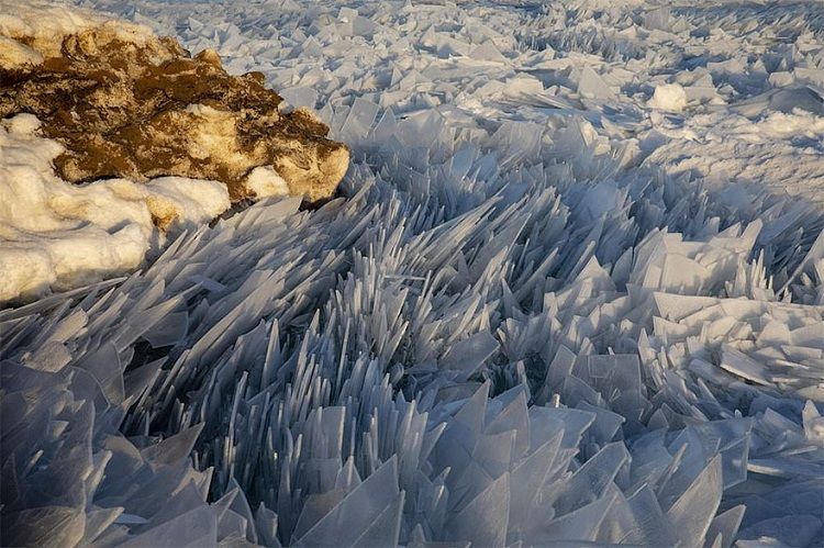 نمای سورئال یخ‌های شگفت‌انگیز دریاچه‌ی میشیگان